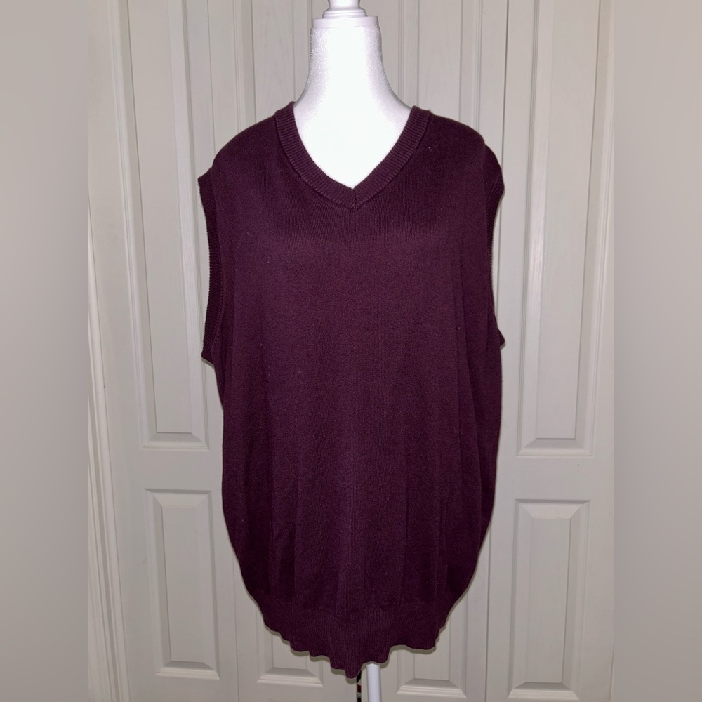 Men’s burgundy sweater vest